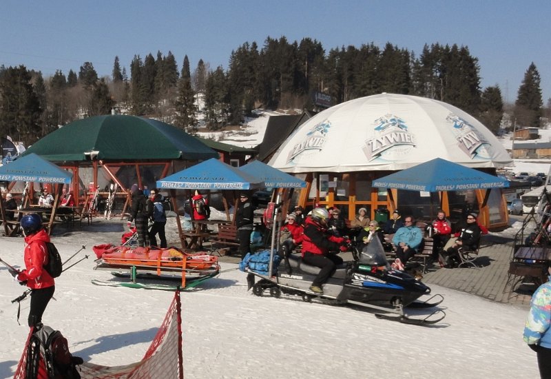 DSC01384 01.JPG -  A síelés veszélyes sport. Ma délelőtt 5 fő sérültet szállítottak el a mentők.
